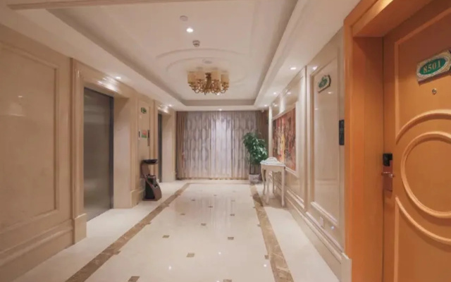 Vienna Hotel Shenzhen Qinghu Metro Station