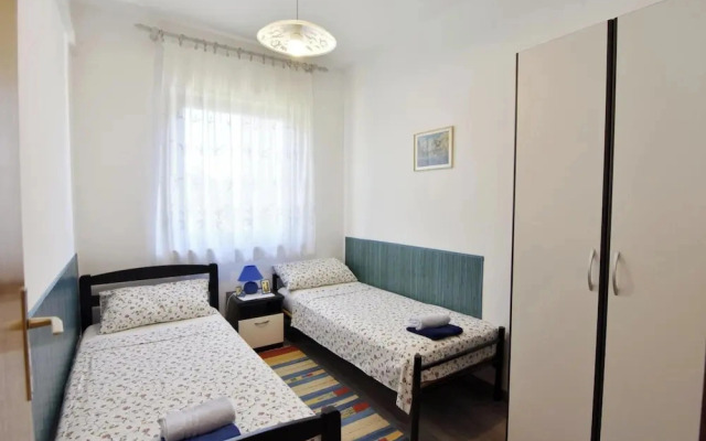 Spacious Apartment With Parking