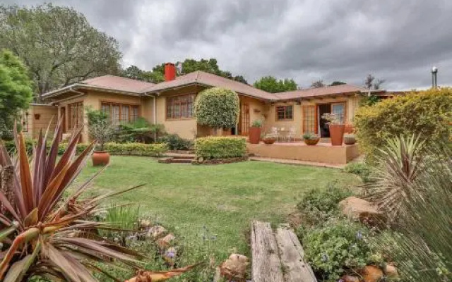 Two Oaks B&B