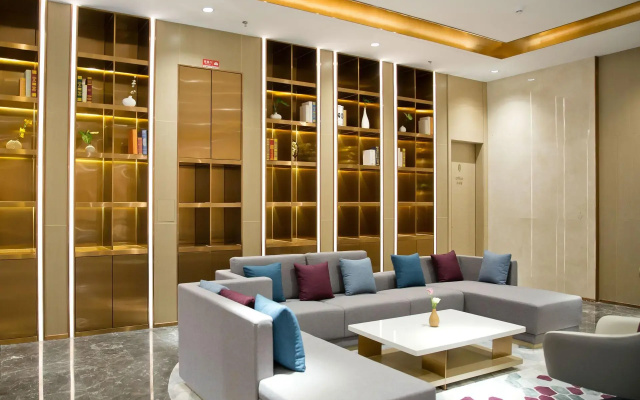 Lavande Hotel (Shenzhen Dongmen Shuibei Cuizhu Metro Station Branch)