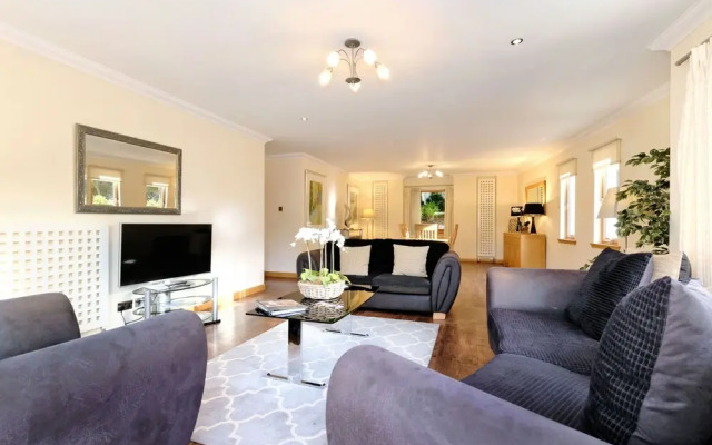 Bright Cults Home Near to the River Dee