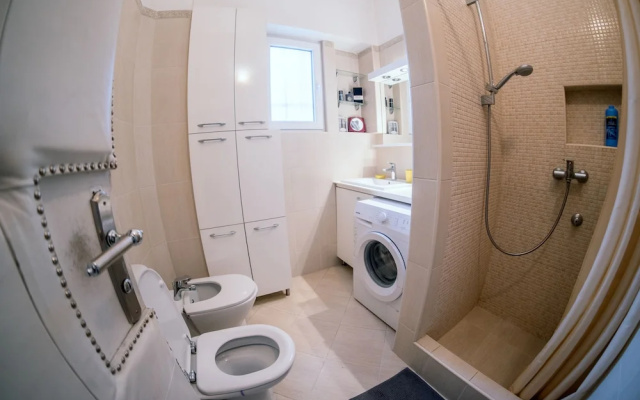 Crown Apartment