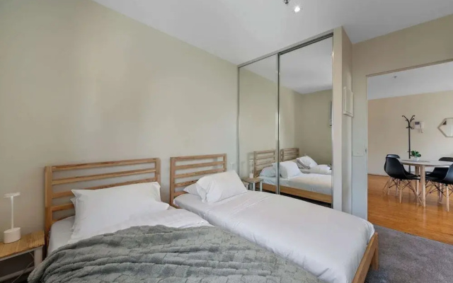A Spacious 2BR Apt Near Melbourne Central