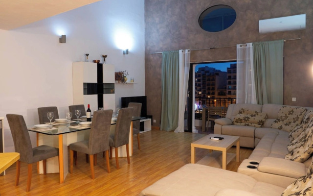 Stylish Modern Apartment With Spacious Living