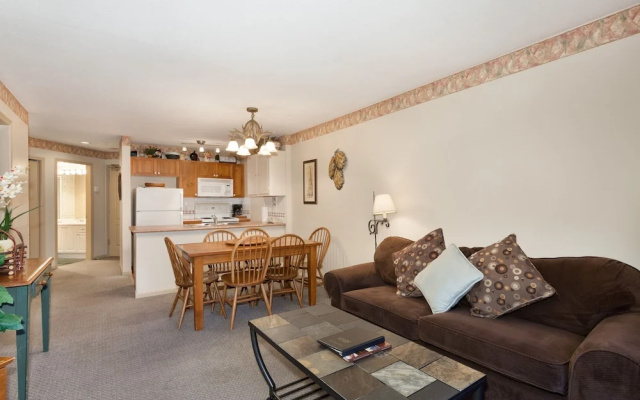 Town Plaza Suites by Whistler Premier