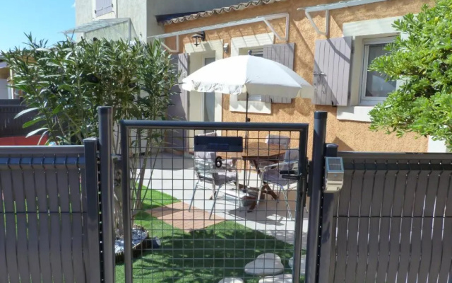 appart cosy avec son exterieur chaleureux,piscine et parking prive