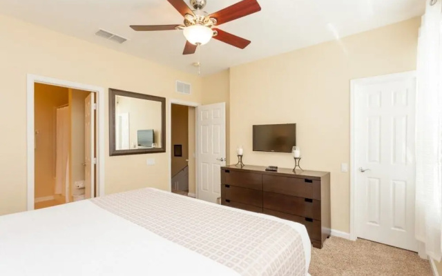 3 Bedroom Modern Townhome 4003 Townhouse