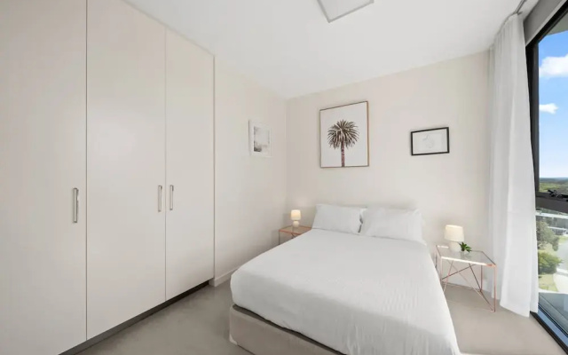 Elegant 2-bed With Pool, Alfresco Dining & Balcony