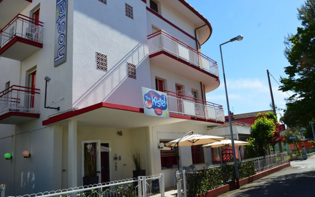 Отель The Hostel Riccione Италия, Риччоне - отзывы, цены и фото номеров - забронировать отель The Hostel Riccione онлайн вид на фасад
