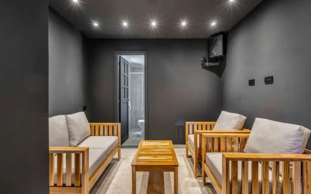 301 - Luxury 3BR Retreat Private Jacuzzi Nightclub AC