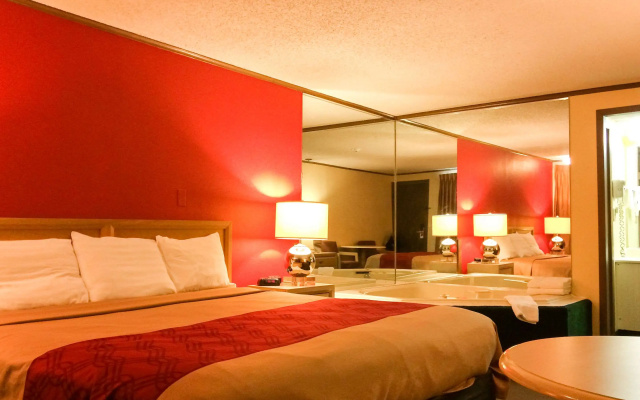 Econo Lodge Norwalk