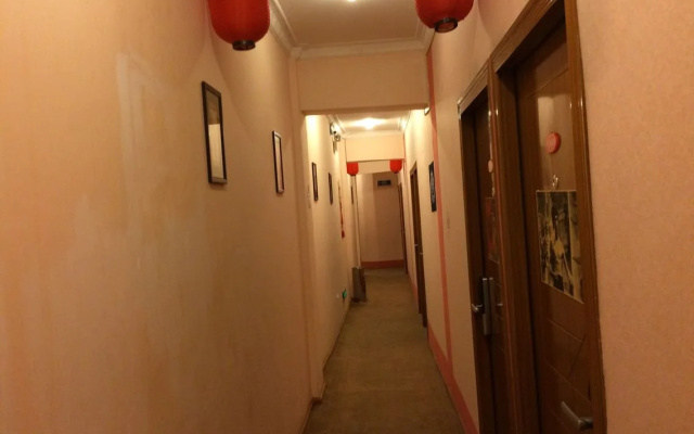 Kunming Lang Mei Youth Hotel