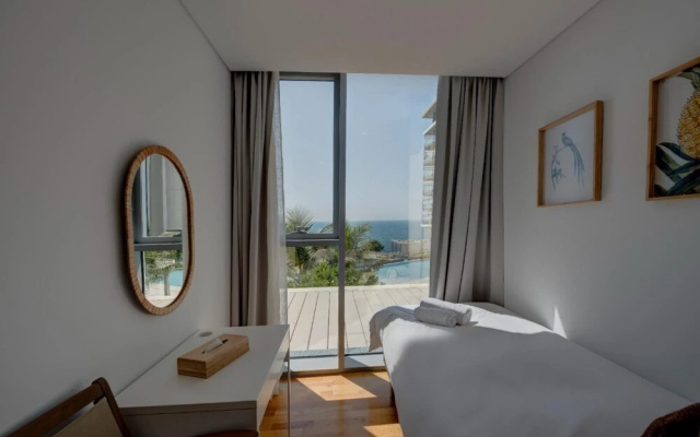 Urban Island Getaway on Bluewaters