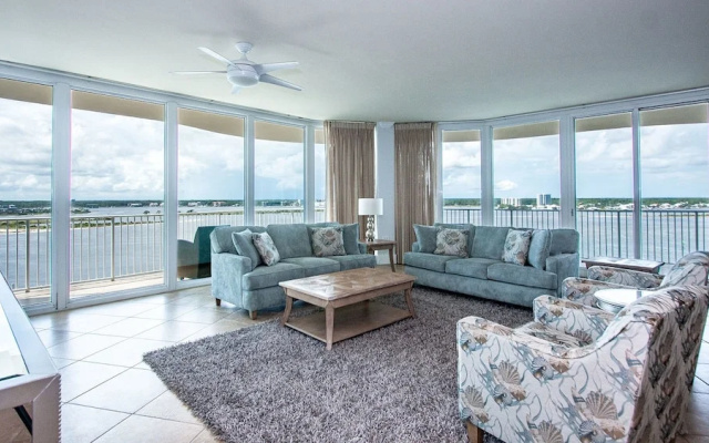 Spacious Unit With Unobstructed Views - Unit Crd0902