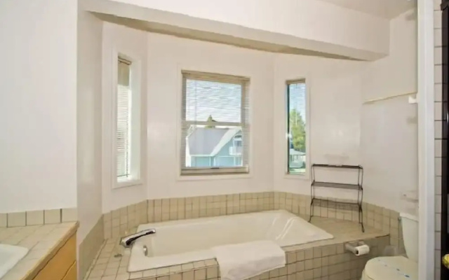 2136 Venice Dr.