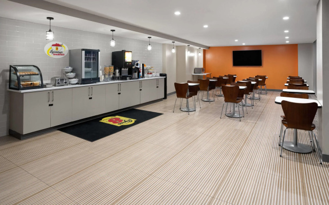 Super 8 By Wyndham Bronx Near Stadium