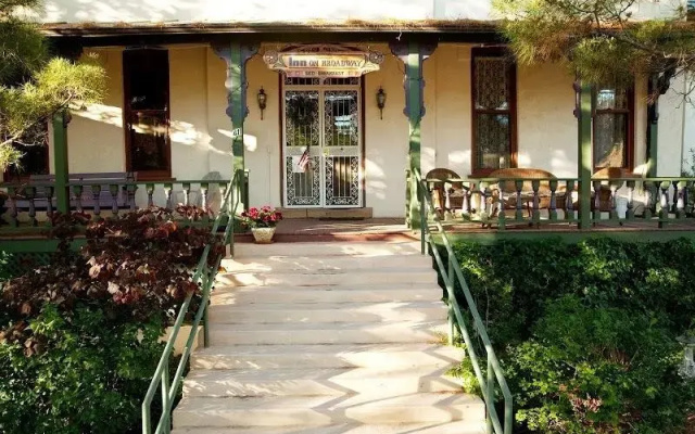 Inn On Broadway