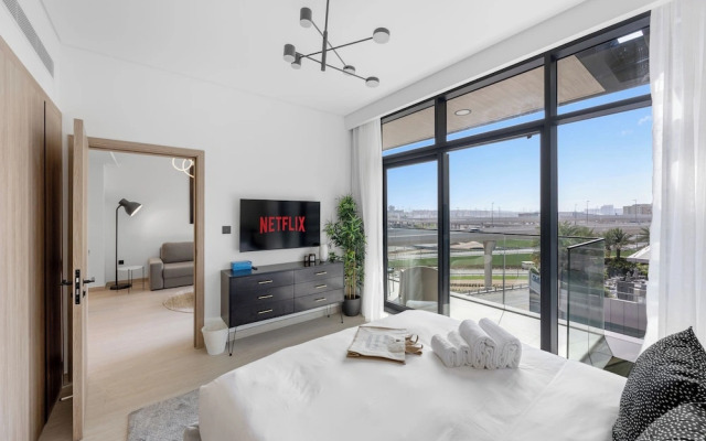 Modern Apartment with Rooftop Amenities