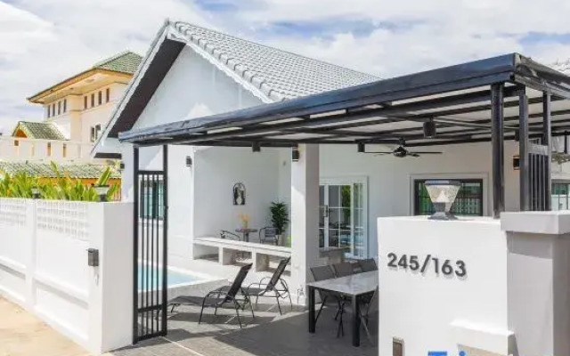 Villa Joanna, minutes from the Beach and City