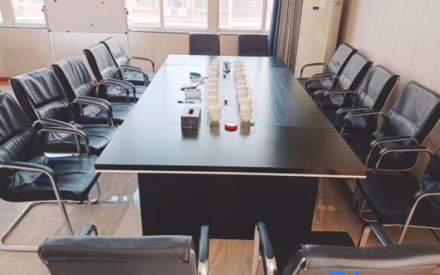 Longxiang Business Hotel