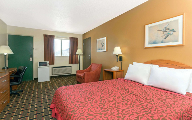Days Inn by Wyndham Paxton