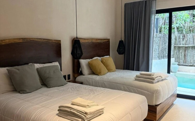 Great 3 Bedroom Apartment and Private Pool!