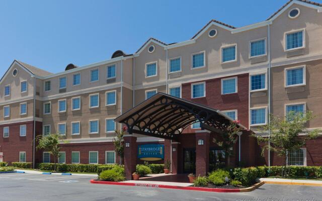Отель Staybridge Suites Sacramento Airport Natomas вид на фасад