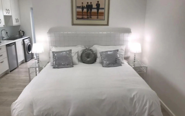 Summer Place, Southern Cross Drive, Constantia, Cape Town