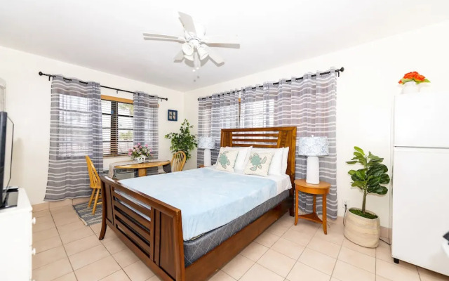 Tropic Isle Hotel and Apartment