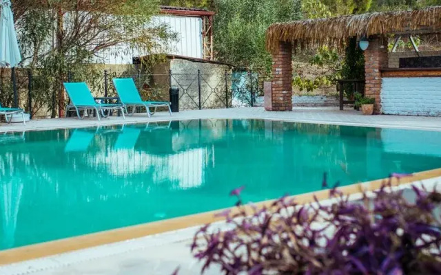 Eski Yeni Tatil Evi