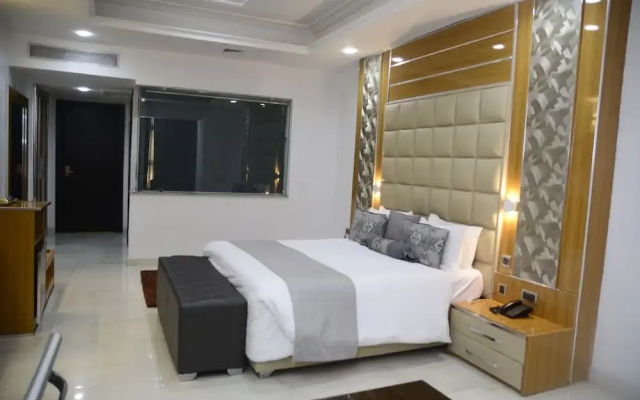 Caeser's Luxury Hotel