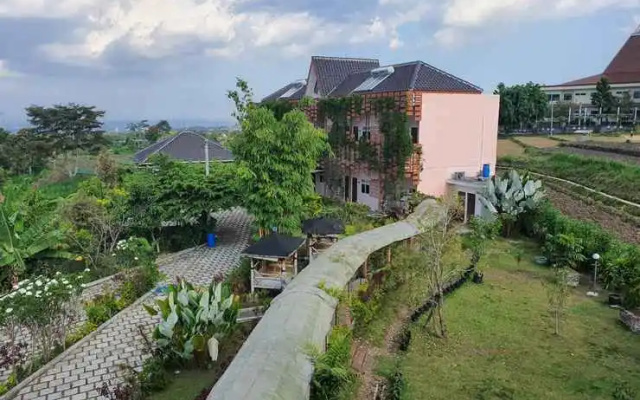 Tulip Guest House & Cafe