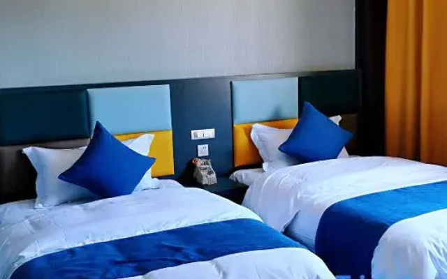 Anning Hezhong Express Hotel