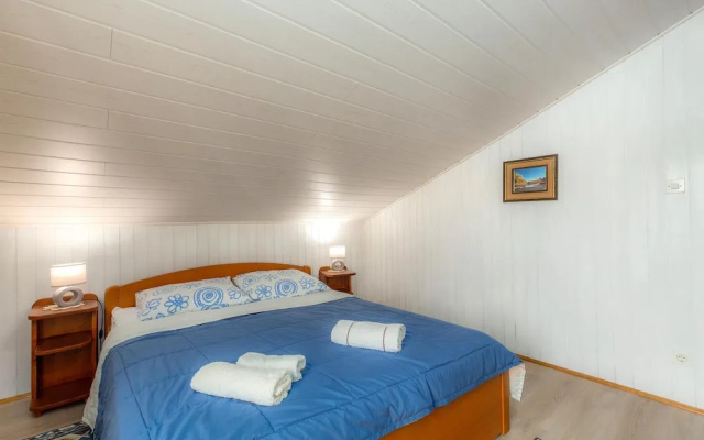 Beautiful Home in Sveti Anton With Wifi and 3 Bedrooms