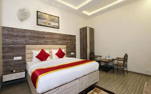 Hotel Royal Woods by OYO Rooms