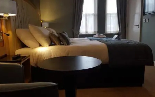 The Bull & Stirrup Hotel