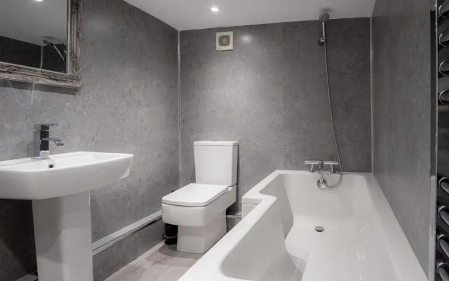Ivy Cellar - 1 Bedroom Apartment - Tenby