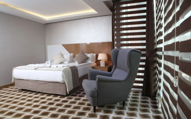Way Hotel