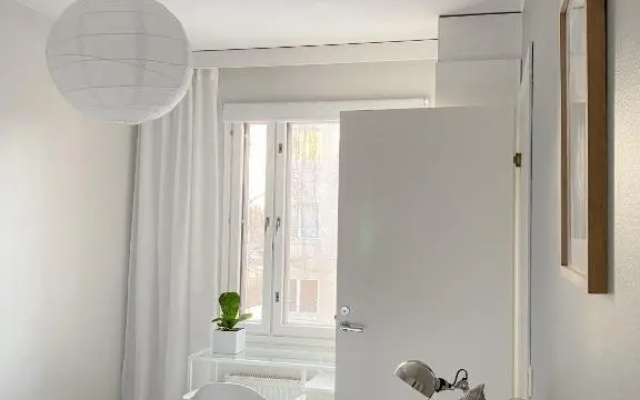 Modern one bedroom Apartment with Sauna near Airport