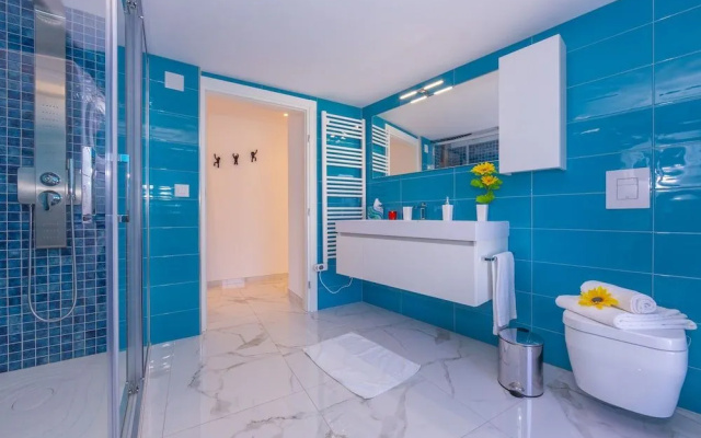 Red View Apartment