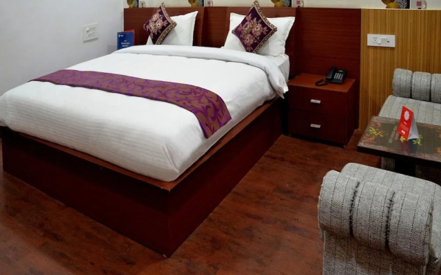 OYO 4308 Hotel Zaarang Inn
