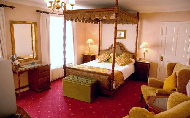 The Revere Hotel