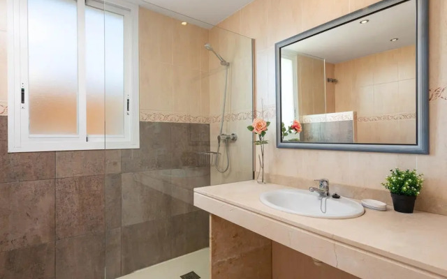 Villa El Olivo With 3 Bedrooms and 3 Bathrooms