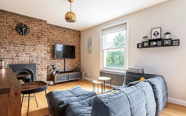 Rustic and Contemporary Haven in Brixton