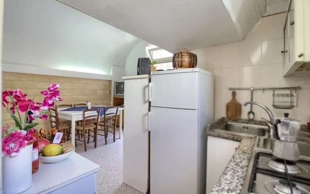 Lo Scalo, Front sea House