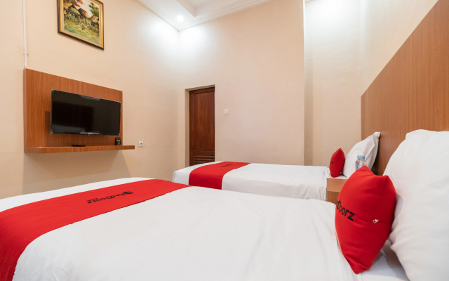 RedDoorz Syariah Near RS Mata Padang