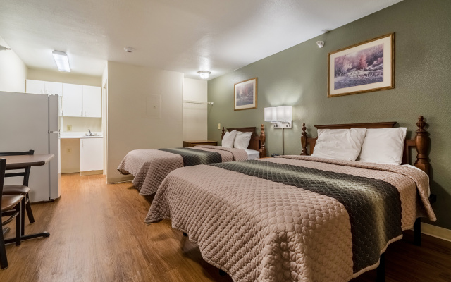HomeTowne Studios by Red Roof Denver - Lakewood West