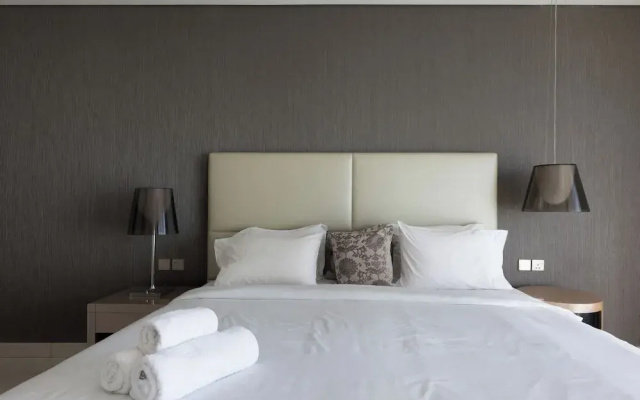 Cozy 1BR with balcony Damac Towers