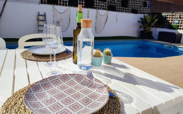 R127 Moderna villa cerca del mar