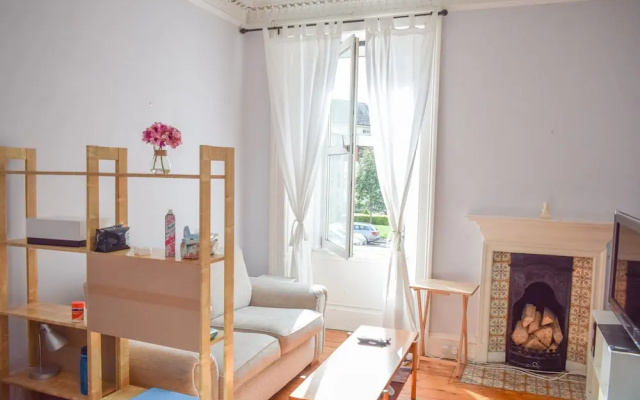 Bright 1 Bedroom Apartment in Edinburgh